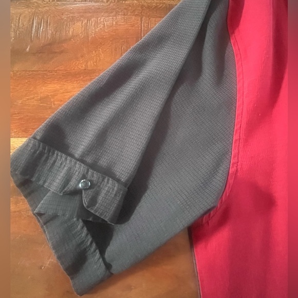 Sobrino Men’s Black and Red Short Sleeve Shirt - Picture 3 of 3